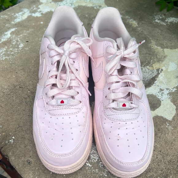 Nike Womens Air Force 1 Valentine’s Day Limited Edition Sz 10 Woman’s Light Pink - Picture 1 of 7